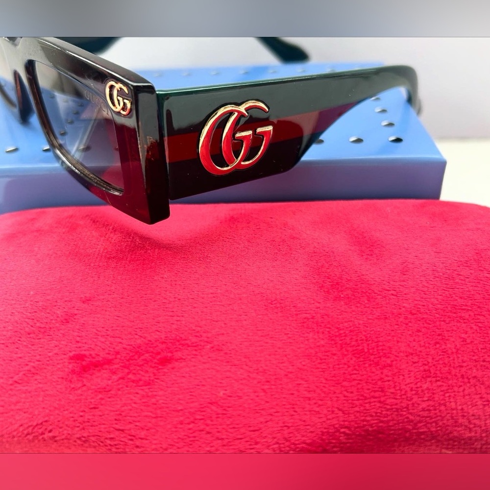 Black Sunglasses with Case - Picture 4 of 4